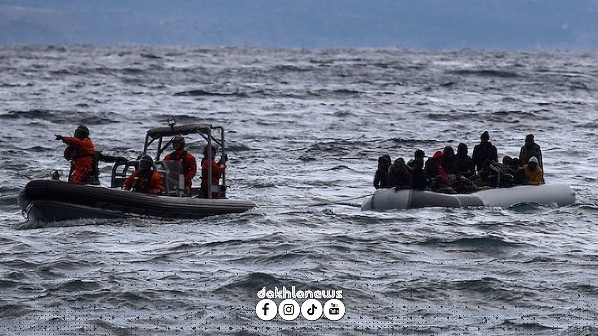 جنوح قارب يقل 130 مهاجراً بالداخلة.. والبحرية الملكية تعـترض أكثر من 60 مـهاجراً شمال طرفاية